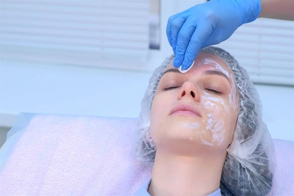 anesthetic-for-cosmetic-procedures343782812-scaled anesthetic-for-cosmetic-procedures343782812-scaled